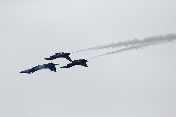 Chiến đấu cơ các nước trổ tài nhào lộn tại Singapore Airshow